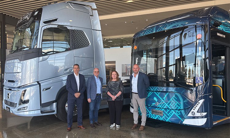 Minister Horne MP visits CMV Truck & Bus Derrimut