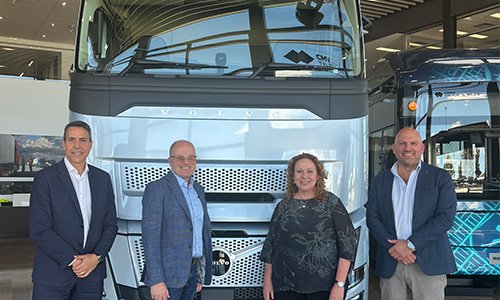 Minister Horne visits CMV Truck & Bus Derrimut